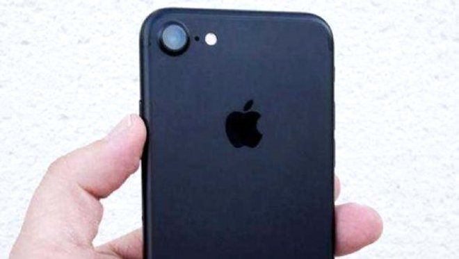 İphone'de arka kameranın yanındaki delik bakın ne işe yarıyor? 6