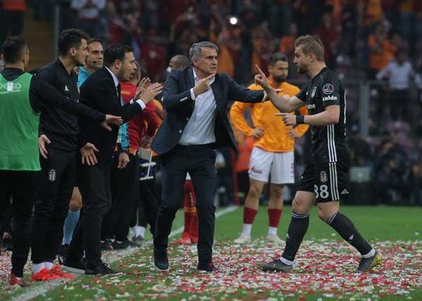 Derbiye damga vuran an! Şenol Güneş, Caner'e... 3
