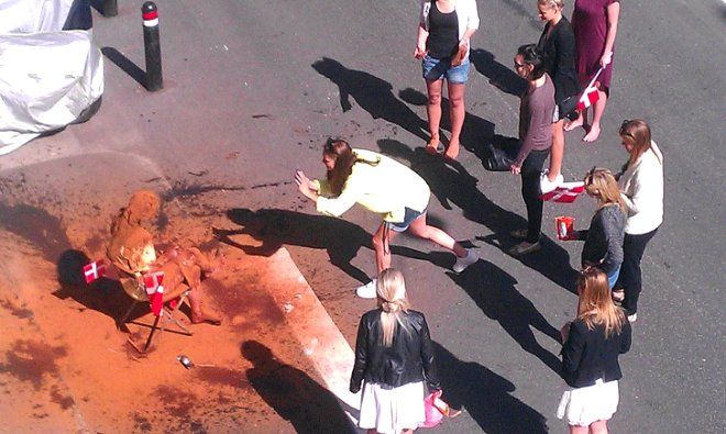 Burada insanlar birbirlerini tükürerek selamlıyor! 1