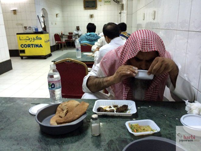 Burada insanlar birbirlerini tükürerek selamlıyor! 4