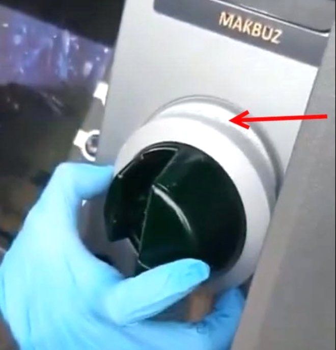 ATM'den para çekerken bunu görürseniz hemen uzaklaşın 8