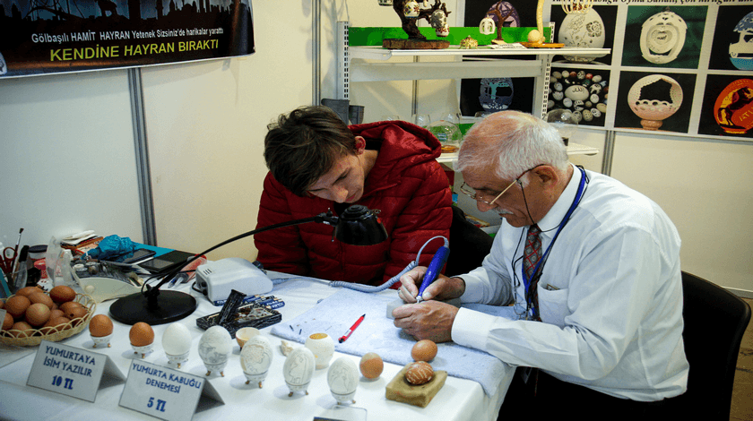 Yumurta kabuklarını sanat eserine dönüştürüyor 13