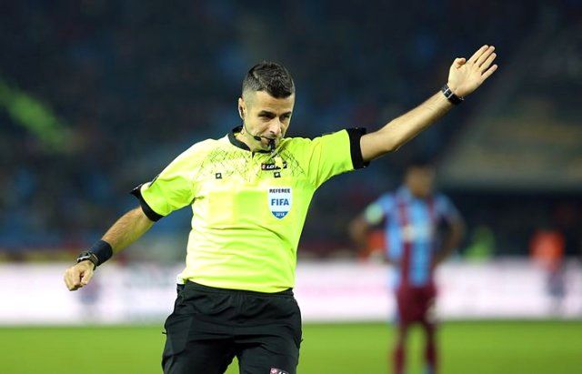 Cüneyt Çakır rekor kırdı! İşte hakemlerin maaşları 22