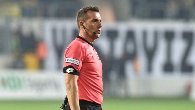 Cüneyt Çakır rekor kırdı! İşte hakemlerin maaşları 14