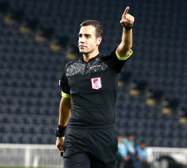 Cüneyt Çakır rekor kırdı! İşte hakemlerin maaşları 15