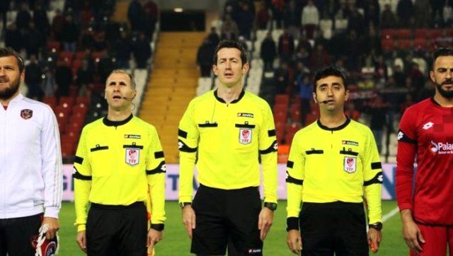 Cüneyt Çakır rekor kırdı! İşte hakemlerin maaşları 17
