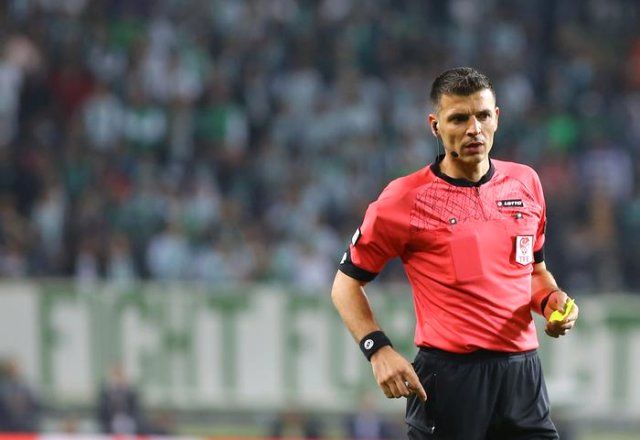 Cüneyt Çakır rekor kırdı! İşte hakemlerin maaşları 18