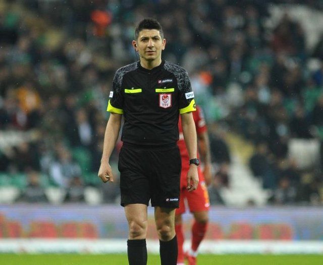 Cüneyt Çakır rekor kırdı! İşte hakemlerin maaşları 21