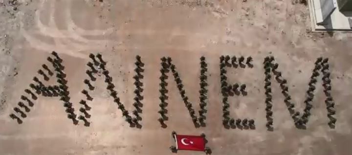 Mehmetçik'ten Suriye sınırında duygulandıran 'Annem' koreografisi 2