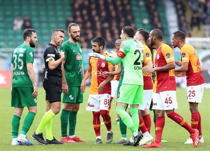 Rizespor-Galatasaray maçında kural hatası mı var? İşte cevabı 5