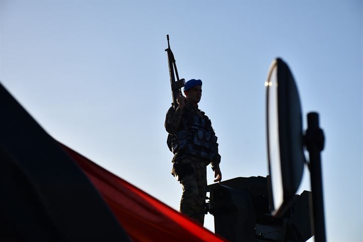 Elleri tetikte gözleri semada iftar ve sahur yapıyorlar 11