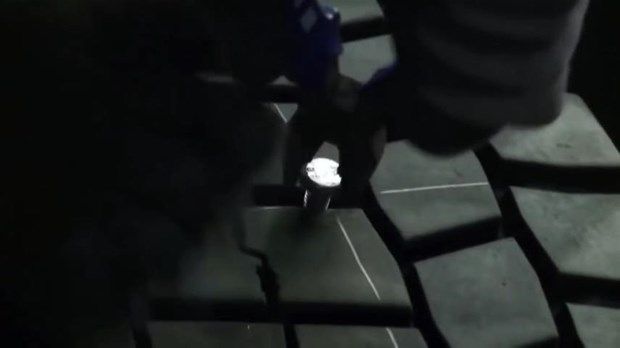 Lastiğe saplandı! Bakın nasıl yeniledi 2