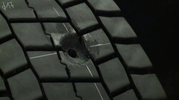 Lastiğe saplandı! Bakın nasıl yeniledi 23