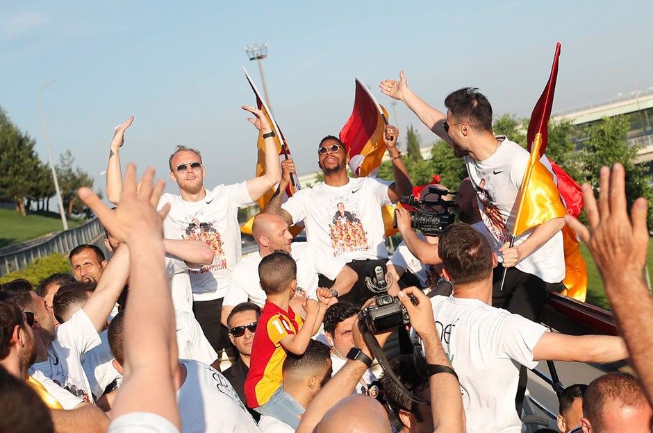 Şampiyon zaferini kutladı! İşte o müthiş görüntüler... 2