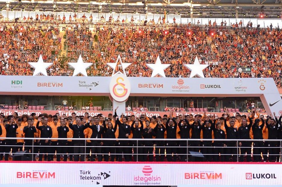 Şampiyon zaferini kutladı! İşte o müthiş görüntüler... 10