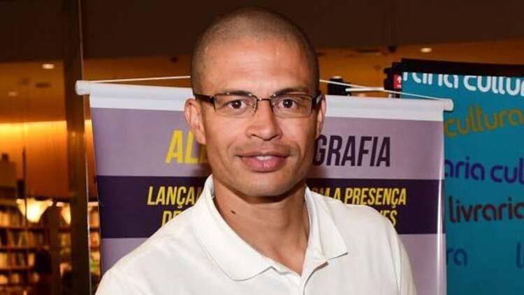 Alex'ten şaşırtan tercih! Efsane 11'i belirledi 2