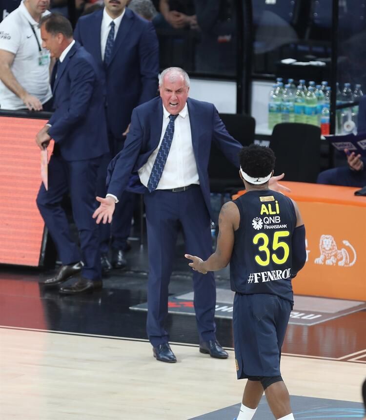 Ergin Ataman'dan maç sonu olay görüntü! 1