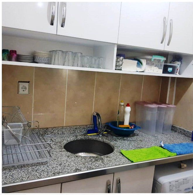 Bayılıp kolu kırılan öğrencisinin evine gidince gözlerine inanamadı! 5