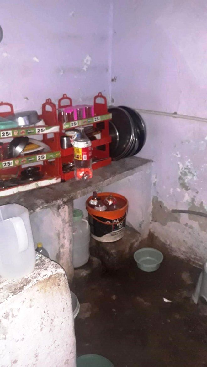 Bayılıp kolu kırılan öğrencisinin evine gidince gözlerine inanamadı! 2