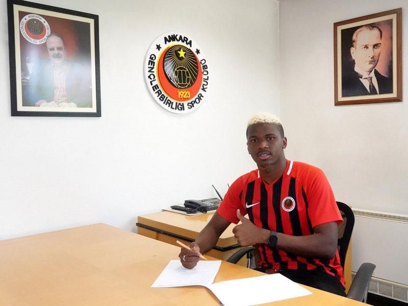 Kim hangi takıma gitti? İşte Süper Lig'de atılan tüm imzalar! 25