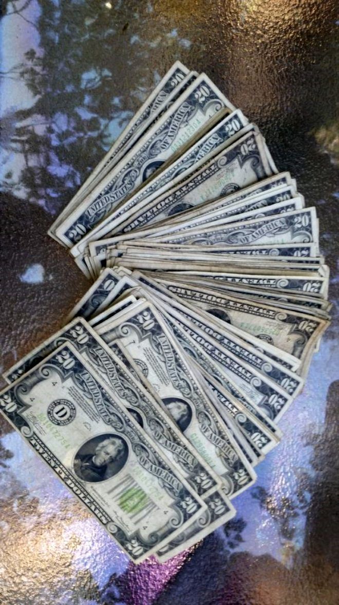 Bodrumda bulduğu kutudan çıkanları görünce şaşırdı 16