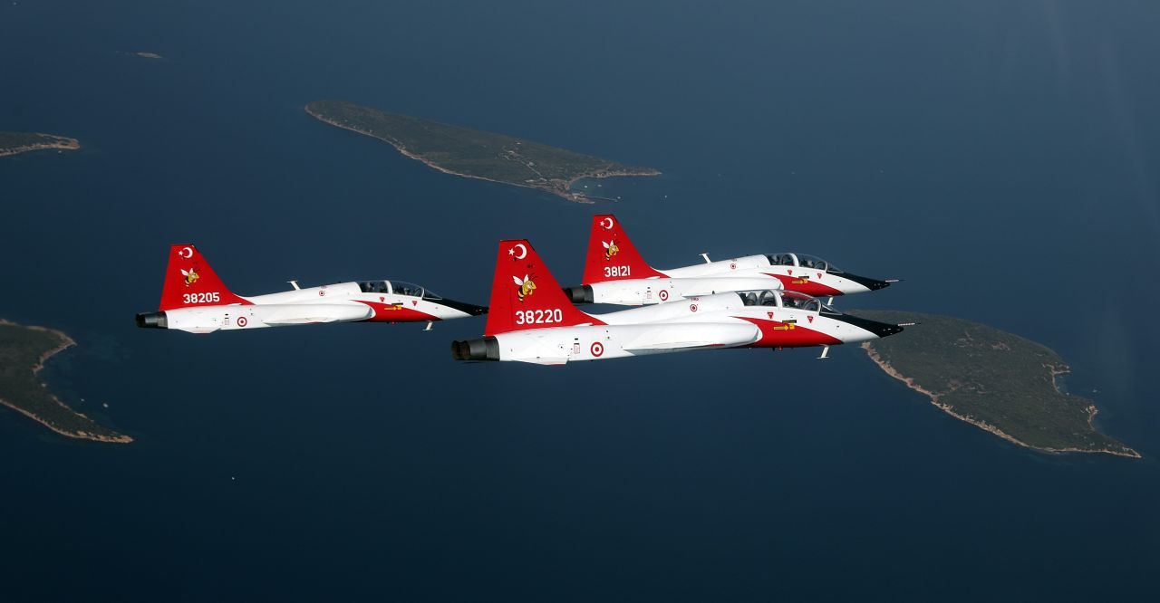 Yine çıldıracaklar! Bakan Akar Ege Denizi üzerinde uçtu 11