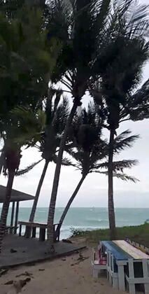 Dorian ezip geçti! 13 bin bina yıkıldı, cesetler sokaklarda yüzüyor 11