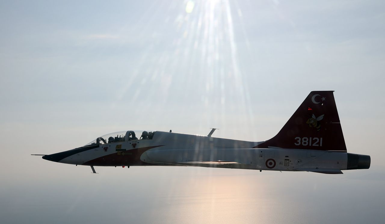 Yine çıldıracaklar! Bakan Akar Ege Denizi üzerinde uçtu 12