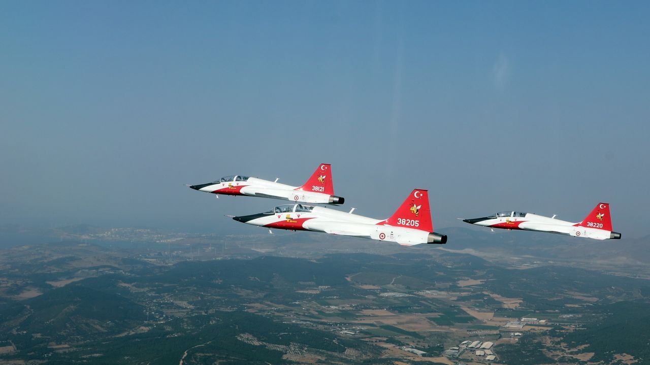 Yine çıldıracaklar! Bakan Akar Ege Denizi üzerinde uçtu 13