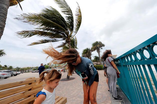 Dorian ezip geçti! 13 bin bina yıkıldı, cesetler sokaklarda yüzüyor 15