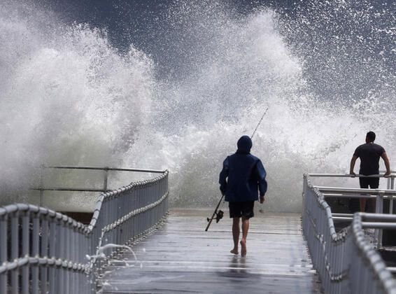 Dorian ezip geçti! 13 bin bina yıkıldı, cesetler sokaklarda yüzüyor 16
