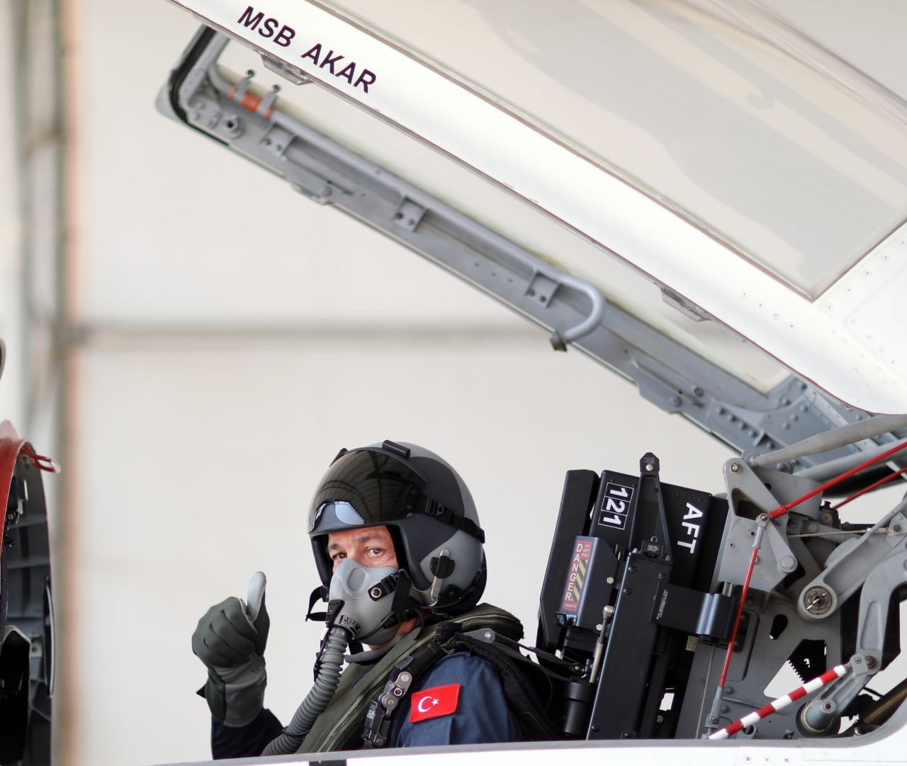 Yine çıldıracaklar! Bakan Akar Ege Denizi üzerinde uçtu 6