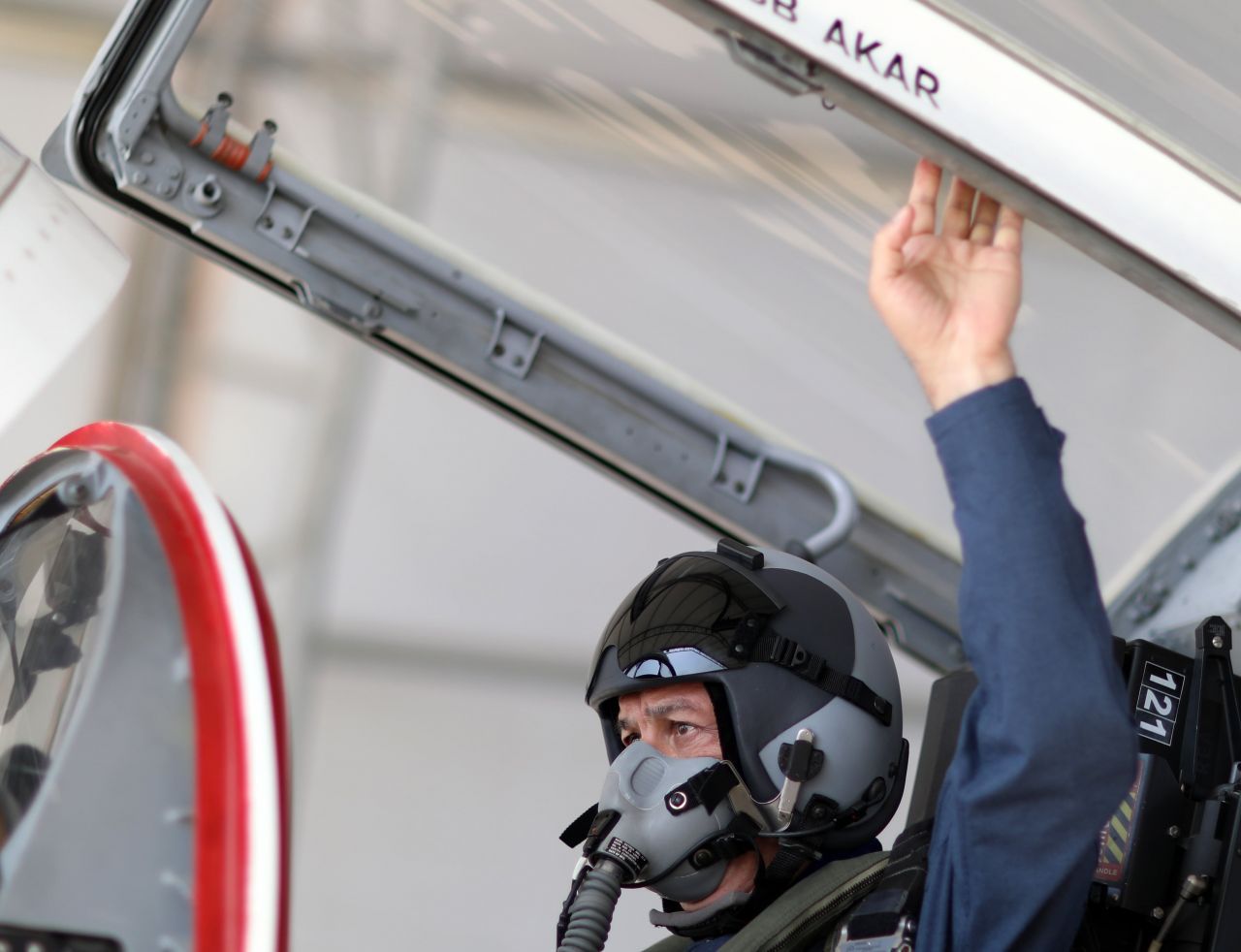 Yine çıldıracaklar! Bakan Akar Ege Denizi üzerinde uçtu 7