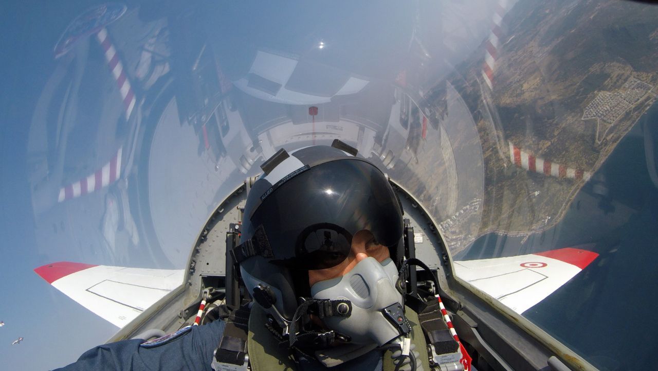 Yine çıldıracaklar! Bakan Akar Ege Denizi üzerinde uçtu 9