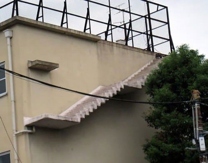 Birbirinden ilginç kareler! İşte hiçbir işe yaramayan yapılar 11