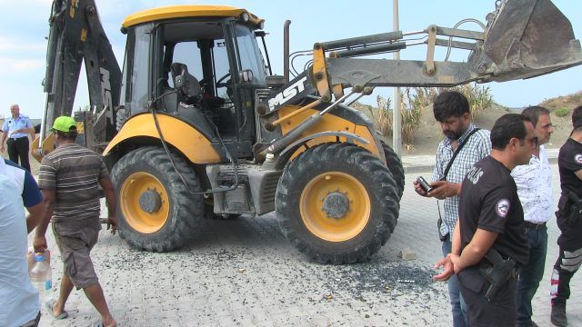 Kendisini iş makinesinin ortasına attı 4