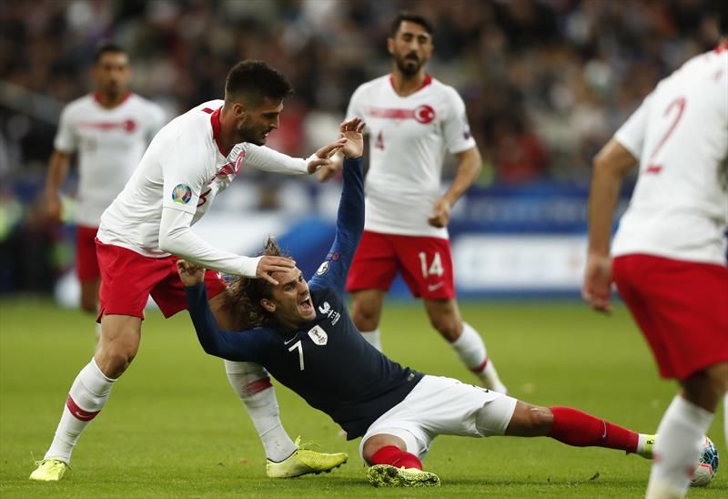 Paris'te yer gök kırmızı beyaz 16