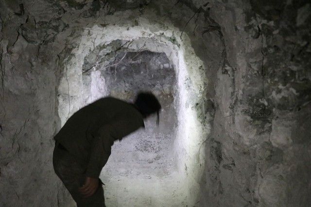 İlçe merkezini kaplıyor! Teröristlerin tünel sistemi ortaya çıkarıldı 8