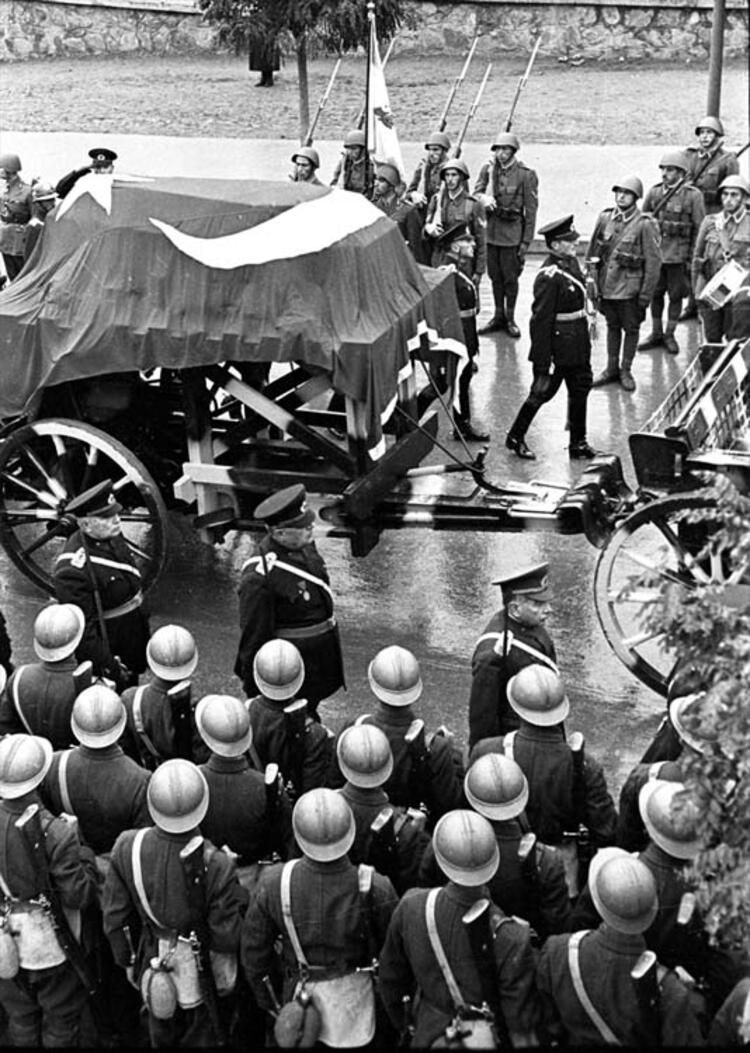 Atatürk’ün cenazesinden fotoğraflar 29