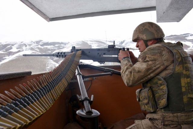 Yaz-Kış farketmez! Teröriste göz açtırmıyorlar 13