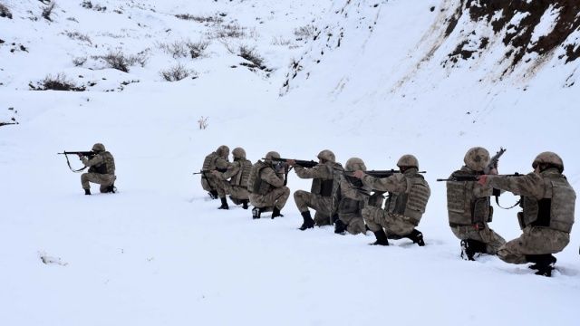 Yaz-Kış farketmez! Teröriste göz açtırmıyorlar 8