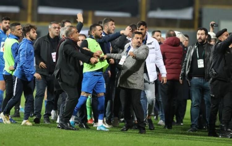 Maçın ardından saha karıştı! Muslera ve Çıra... 10