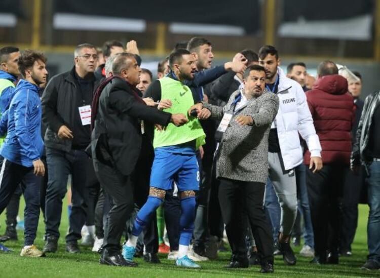 Maçın ardından saha karıştı! Muslera ve Çıra... 11