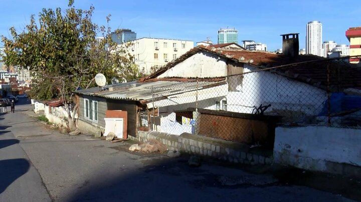 Robin Hood bu kez Ataşehir'de ortaya çıktı! Evlere biner lira dağıttı 11