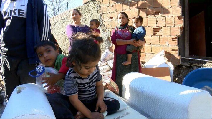 Robin Hood bu kez Ataşehir'de ortaya çıktı! Evlere biner lira dağıttı 13