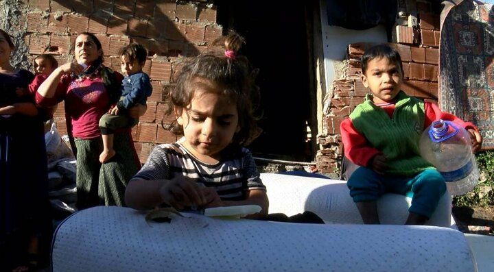 Robin Hood bu kez Ataşehir'de ortaya çıktı! Evlere biner lira dağıttı 14