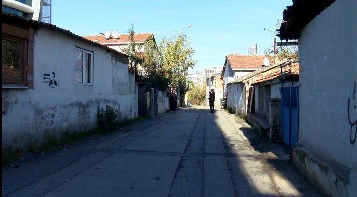 Robin Hood bu kez Ataşehir'de ortaya çıktı! Evlere biner lira dağıttı 15