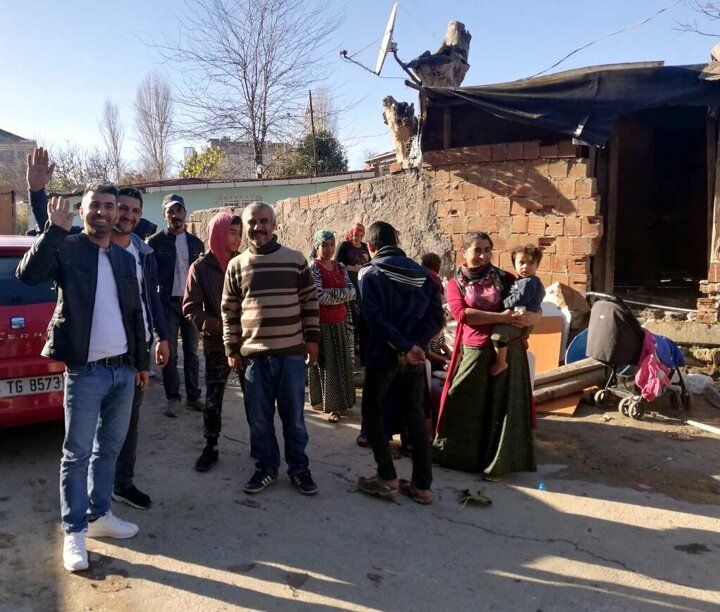 Robin Hood bu kez Ataşehir'de ortaya çıktı! Evlere biner lira dağıttı 16