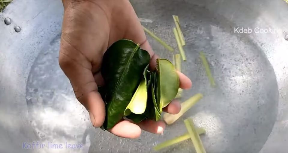 Kola döküp öyle pişirdi! İlk defa göreceksiniz... 17