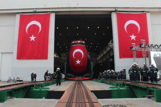 İlk yerli denizaltı Piri Reis denize indi 3